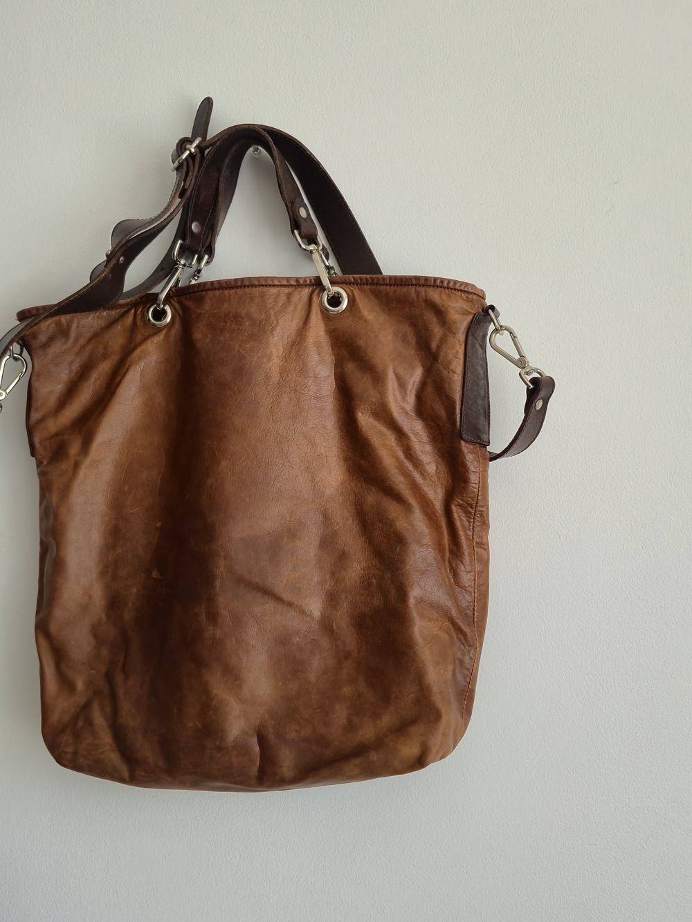 m0851 Artisanal Distressed Tan Leather Convertible Tote Hobo Bag